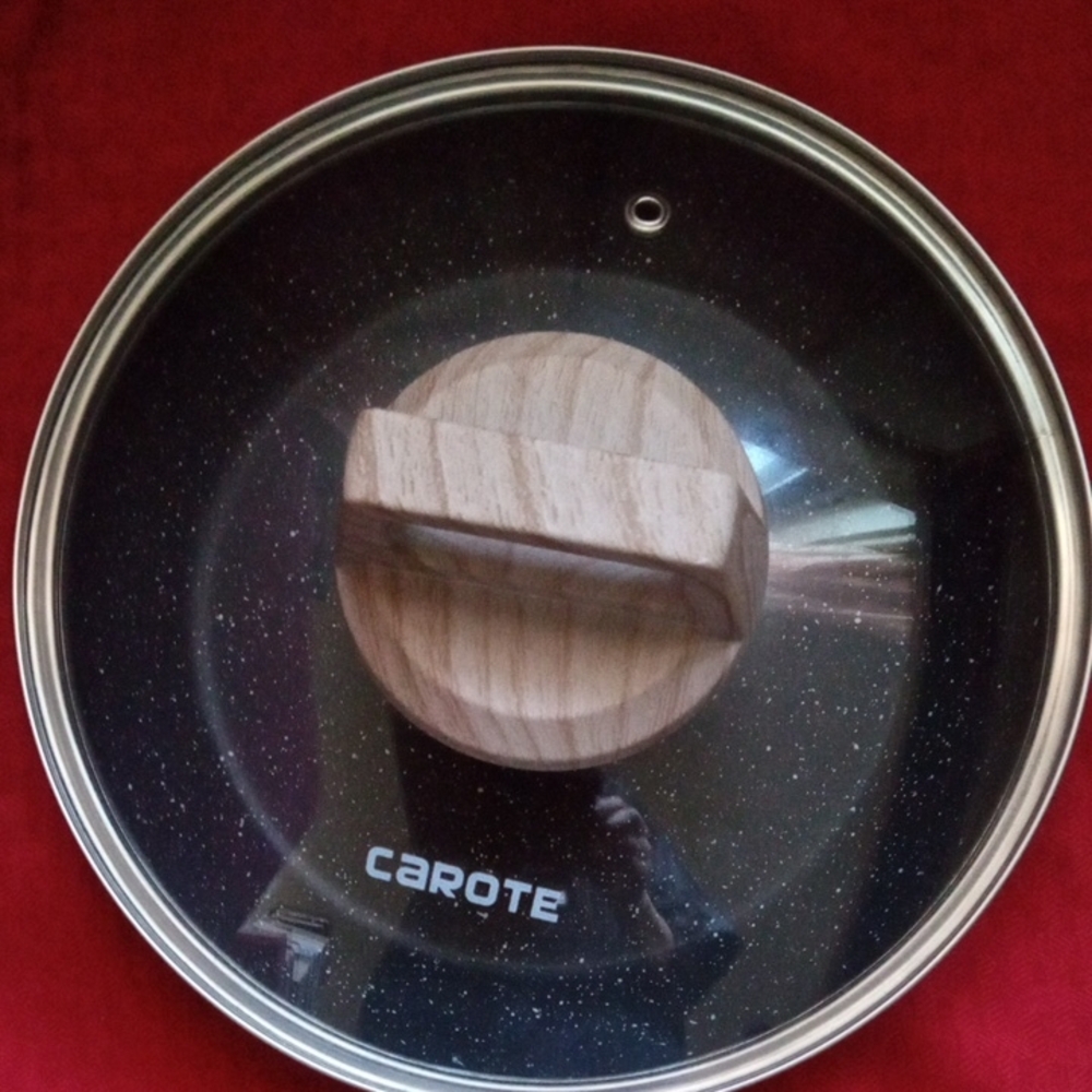 Brand New CAROTE  Cookware With Lid